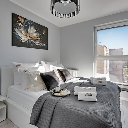 Angielska Grobla - City Center, Marina & Parking By Downtown Apartments Gdansk Bagian luar foto