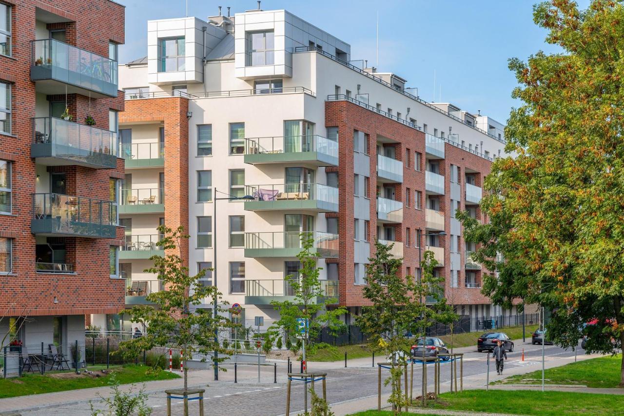Angielska Grobla - City Center, Marina & Parking By Downtown Apartments Gdansk Bagian luar foto