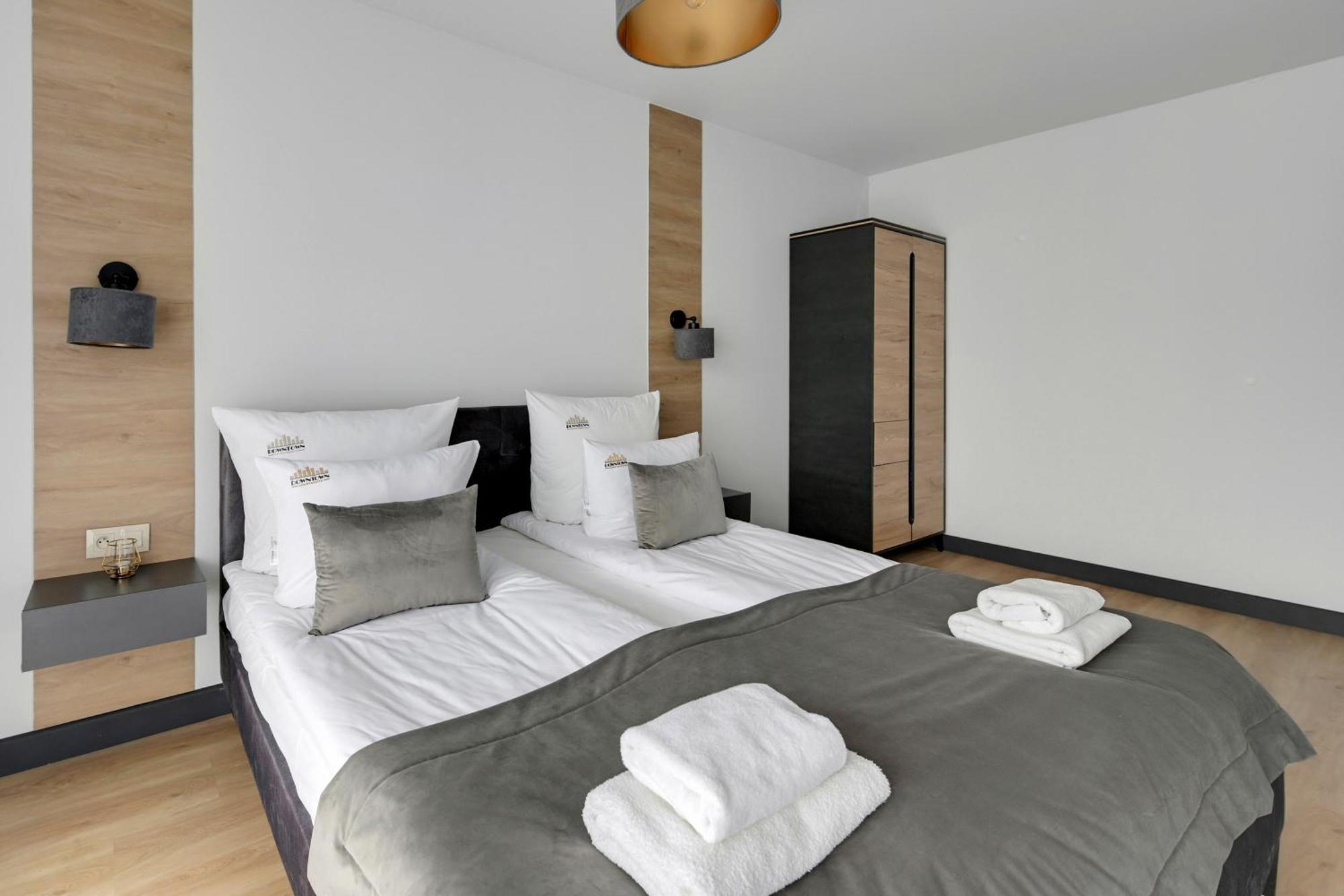Angielska Grobla - City Center, Marina & Parking By Downtown Apartments Gdansk Bagian luar foto